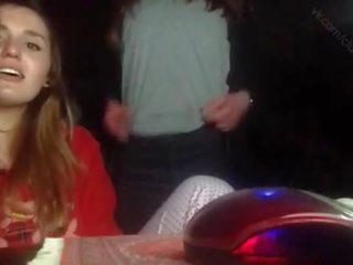 [periscope] דוּ בנות משחק מול מצלמת
