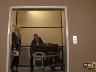 Amateur amazing blonde bitch doing blowjob and gets fucked on the lift