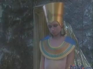 Belladonna wears ένα αιγυπτιακό headdress