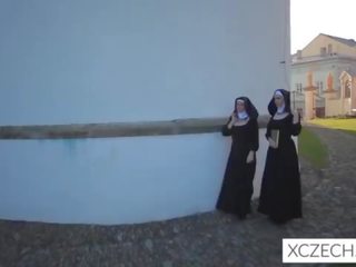 Louca bizzare xxx clipe com catholic freiras e o monstro!