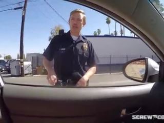 Pillada! negra chica consigue reventado chupando apagado un poli durante rally!